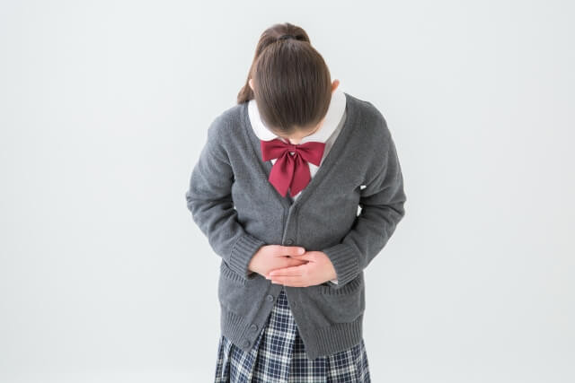 腹痛を抱える中学生