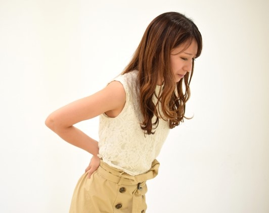 腰が痛い女性